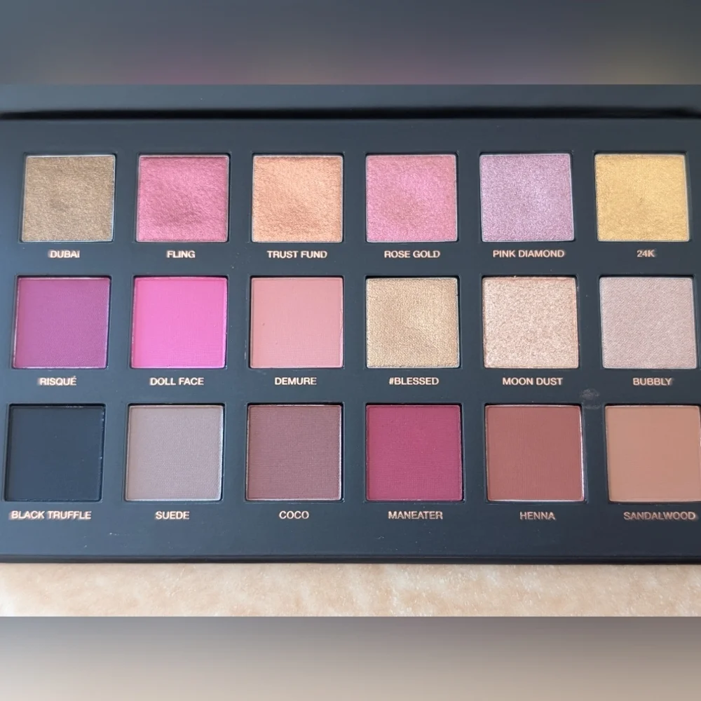 HUDA BEAUTY Rose Gold Palette Remastered - Pink and Gold Hues..New In Box